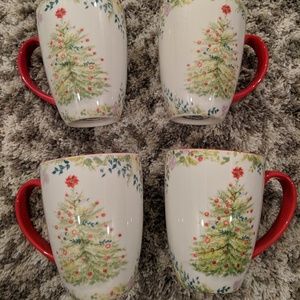 Pioneer woman Christmas mugs